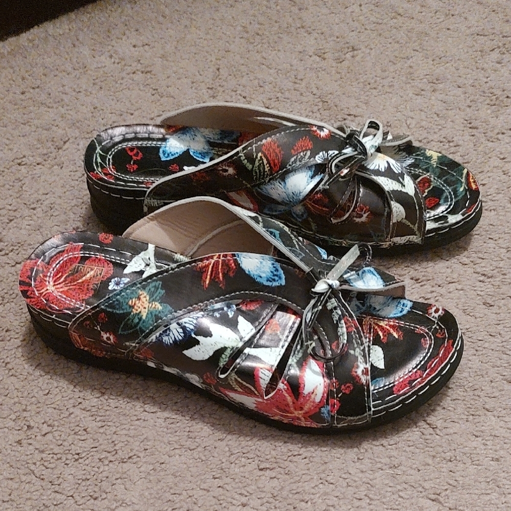 Floral Patterned Slide Sandals - Picture 3 of 5